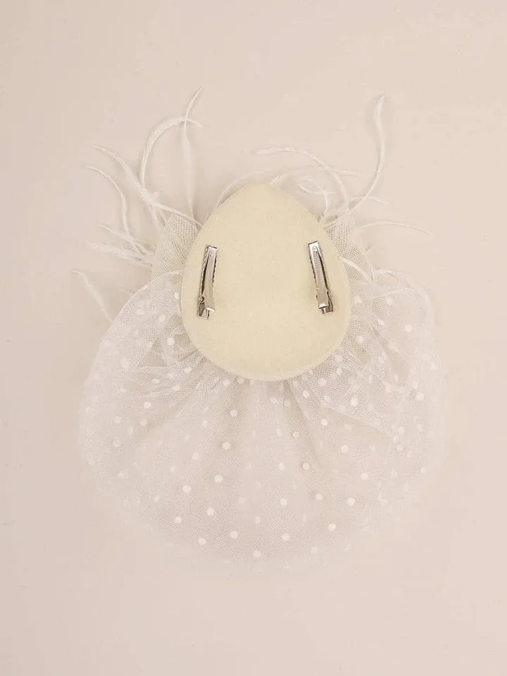 1pc feather & mesh decor fascinator hair clip in beige