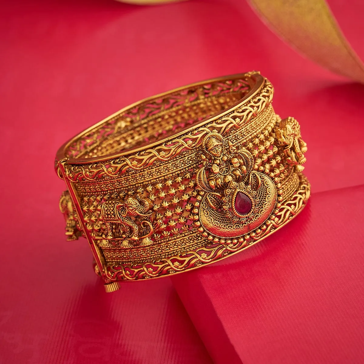 Antique Bangle 146746