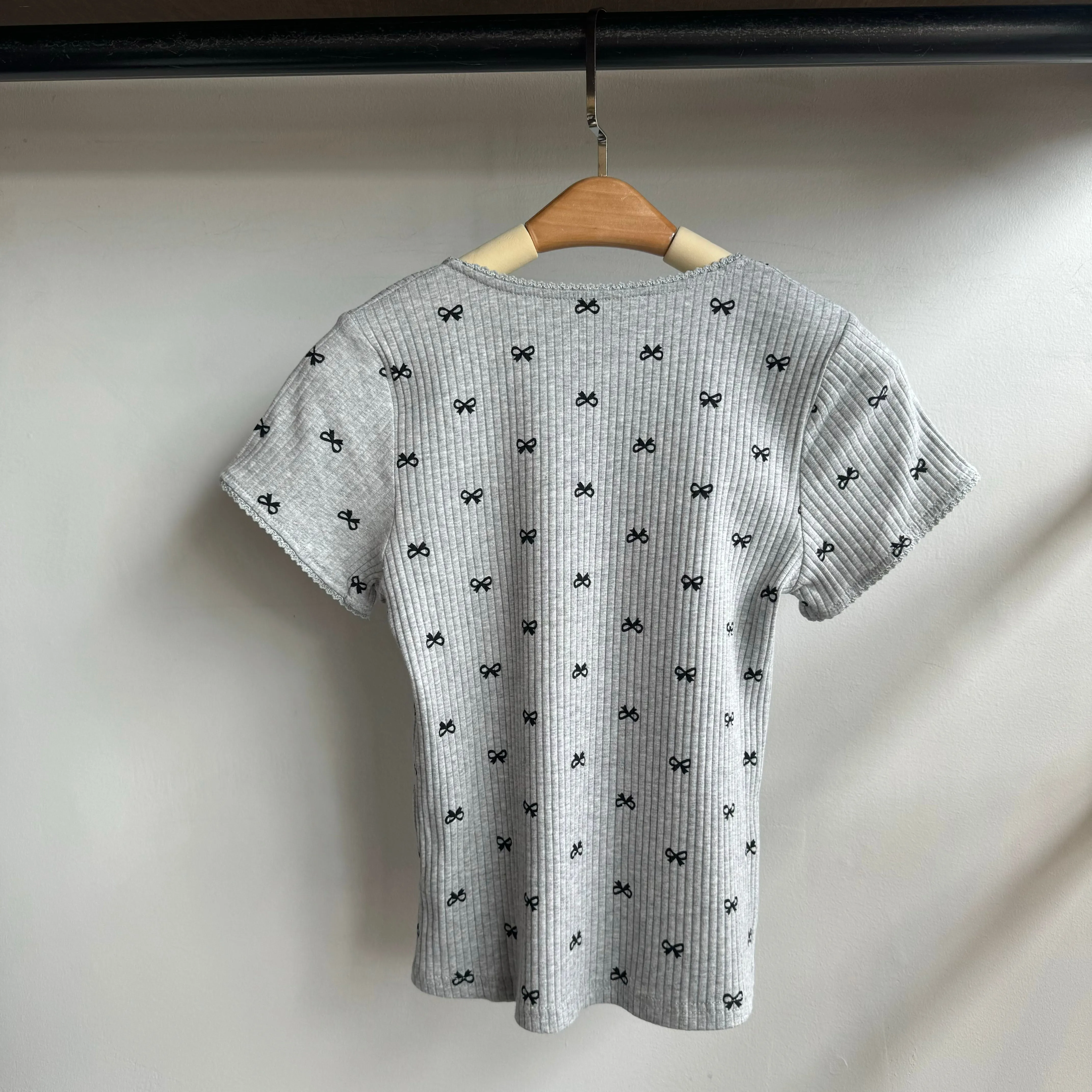 Adorable Baby Bow Tee - Cute and Comfy Cotton Top for Infants