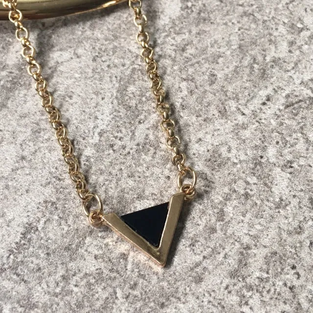 BLACK TRIANGLE MULTI LAYER SHORT CHOKER NECKLACE