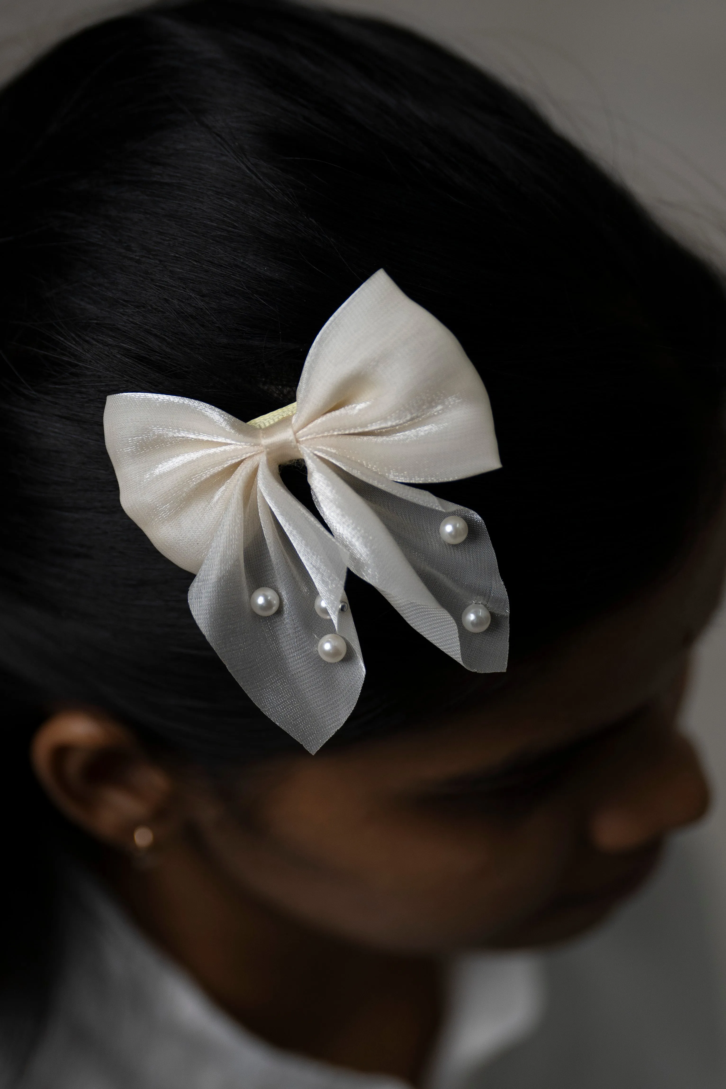 Classic Cream Pearl-Embellished Satin Hair Clip