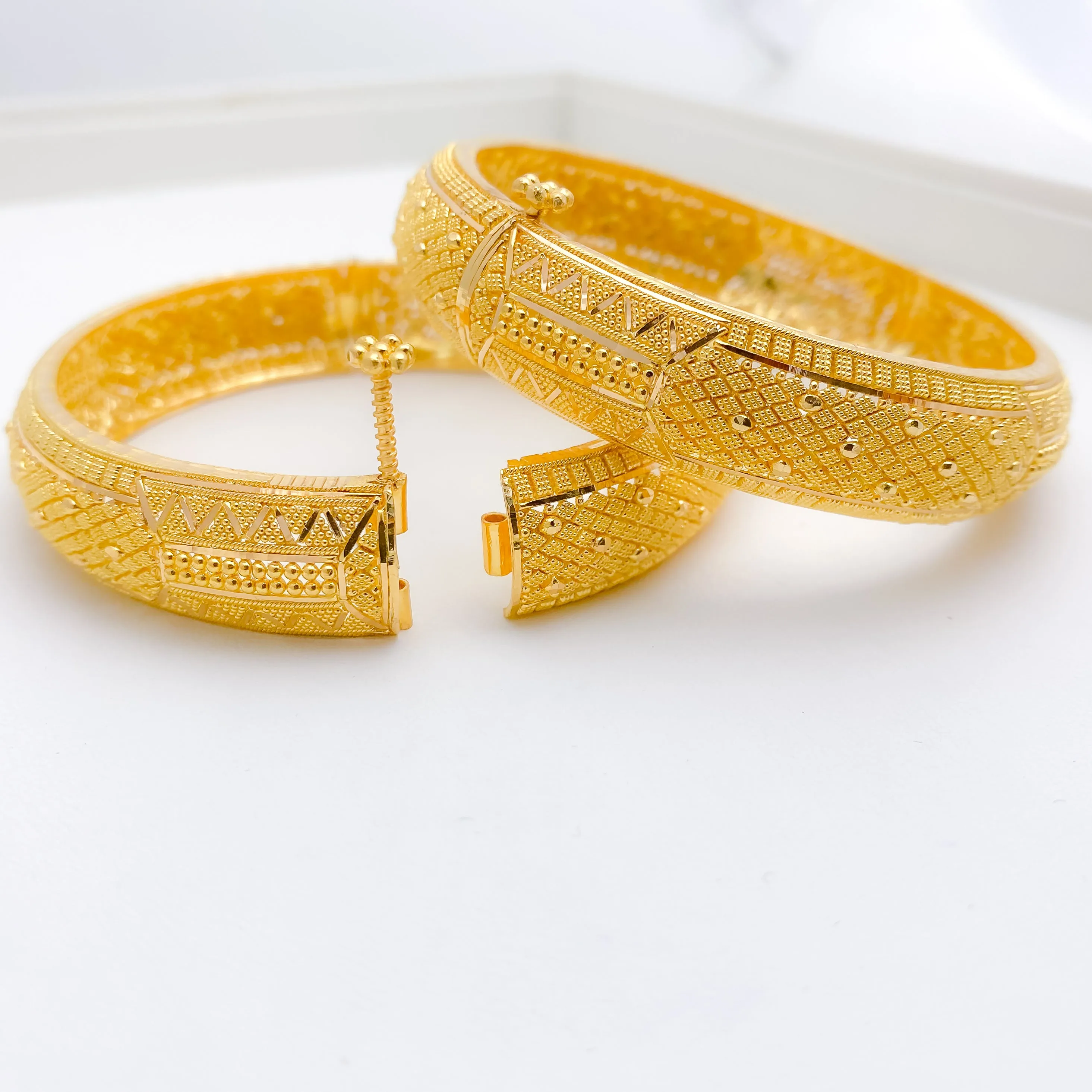 (Exchange Product) Ornate Rounded Bangle Pair