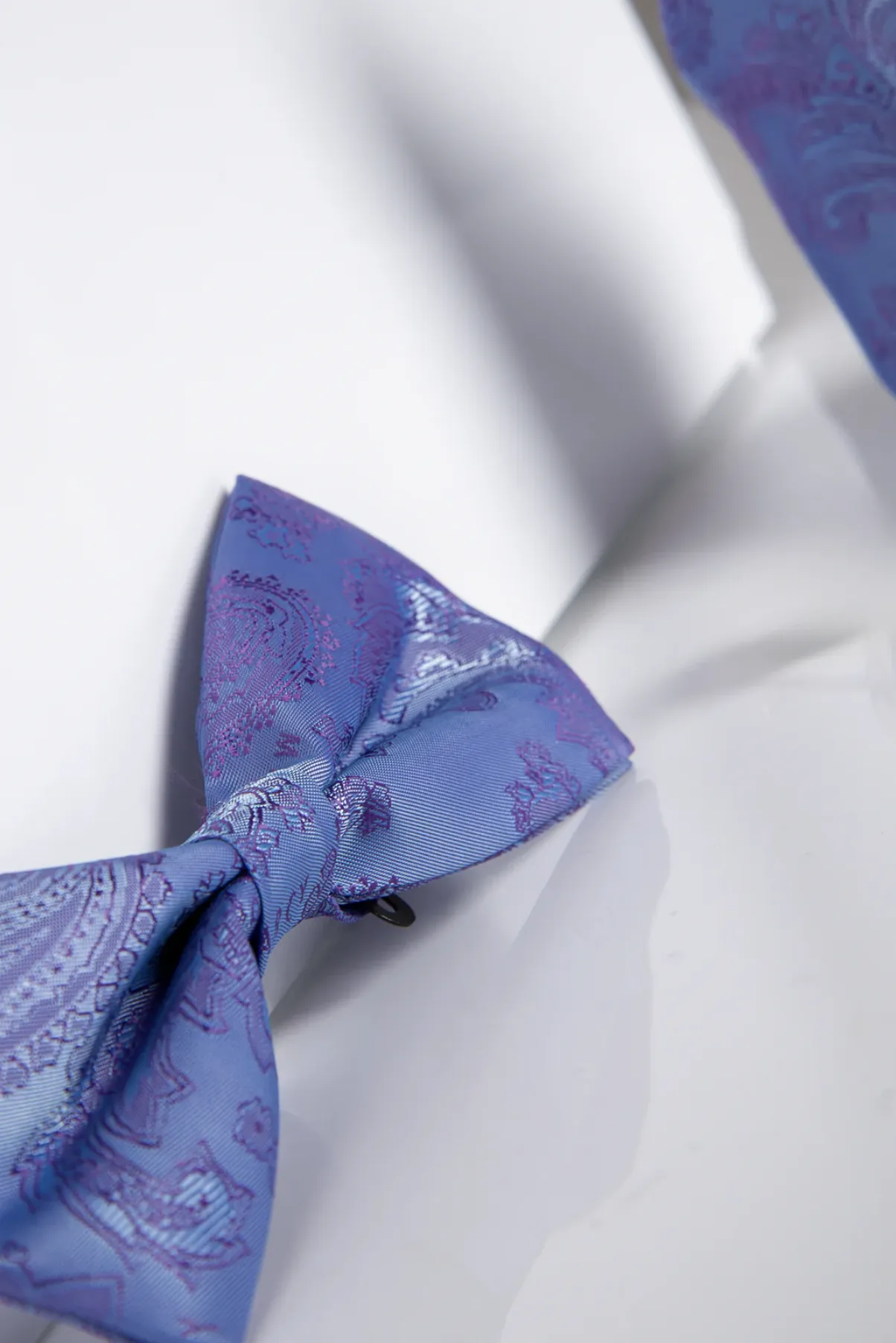 MD PAISLEY - Lilac Paisley Bow Tie and Pocket Square Set