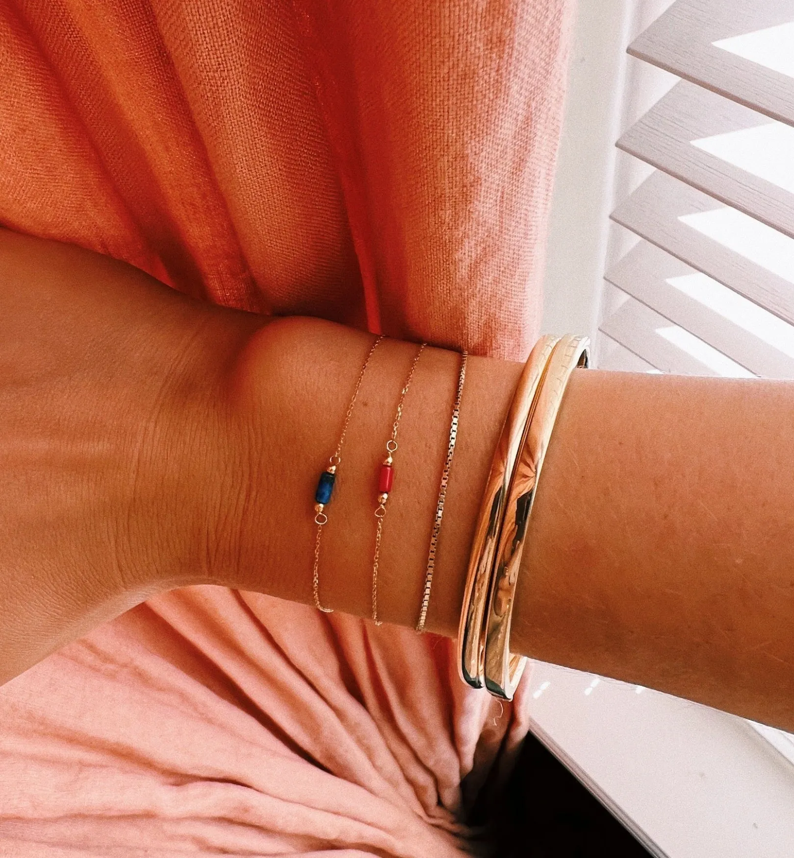 Oval Hinge Bangle 14K