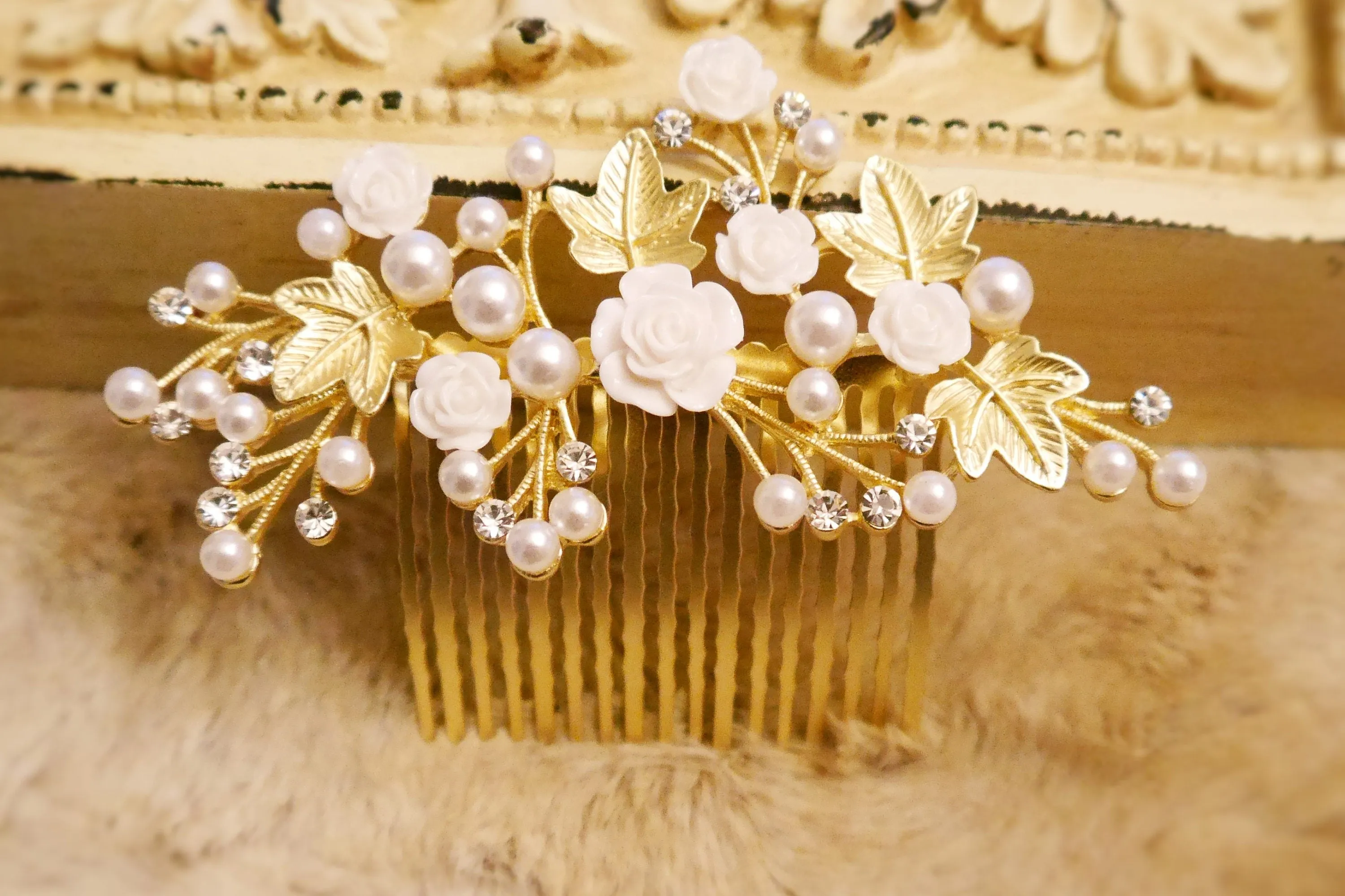 Sale! Pearl Flower Hair Accessory, Pearl Hair comb, Gold hair accessory, Flower leaf hair comb, Wedding hair jewelry, Bridal hair clip